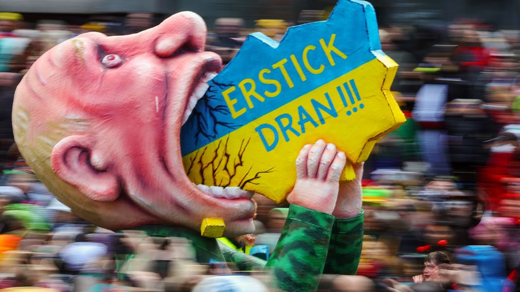 Rusland spant zaak aan vanwege Duitse carnavalswagen met Poetin erop