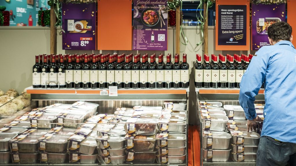 Kant-en-klaar kerstdiner steeds populairder: 'Iets bijzonders zonder te mislukken' - NOS