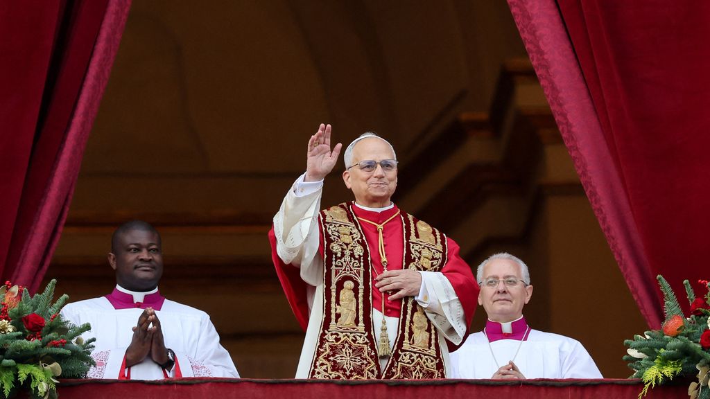 Paus Leo XIV spreekt zegen Urbi et Orbi uit, roept op tot vrede en stabiliteit