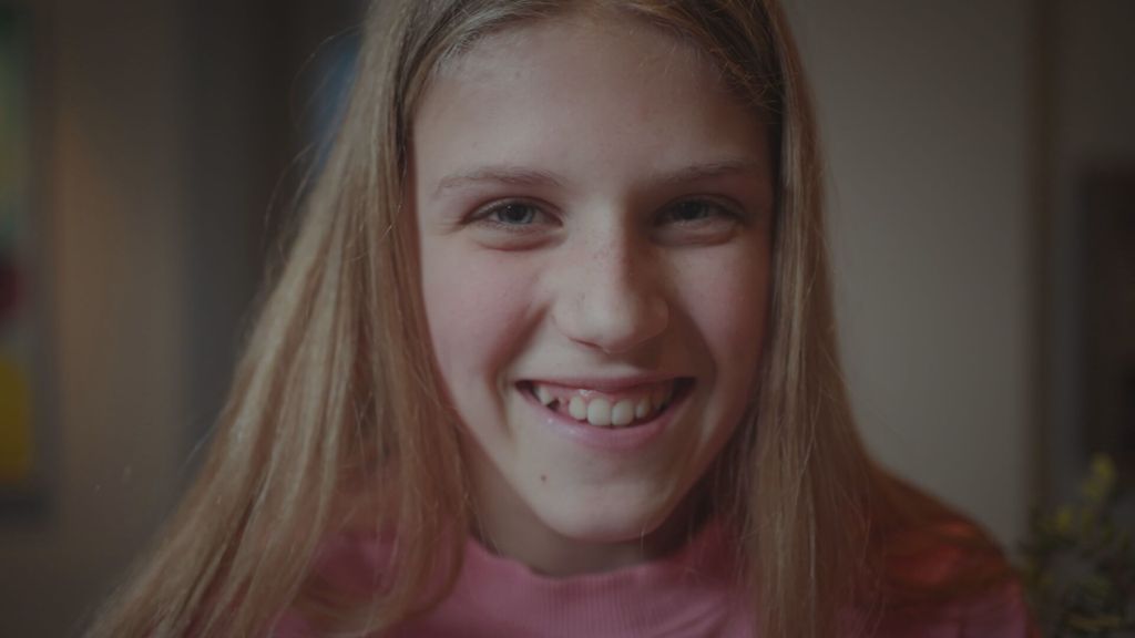 Jasmijn heeft geen smartphone, alleen een simpele Nokia