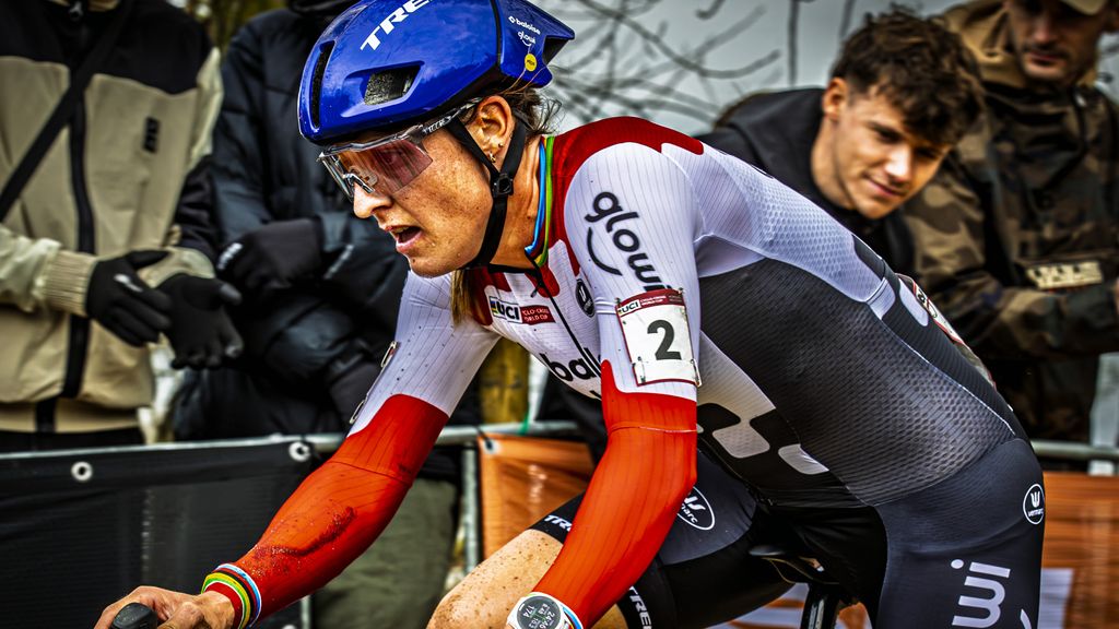 Brand wint zeldzaam droge cross in Gavere, voor Fouquenet en Pieterse