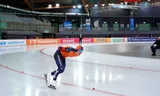 Beau Snellink eindigde in Hamar op de 5.000 meter als veertiende, nét genoeg om in de top-15 van het klassement te blijven.