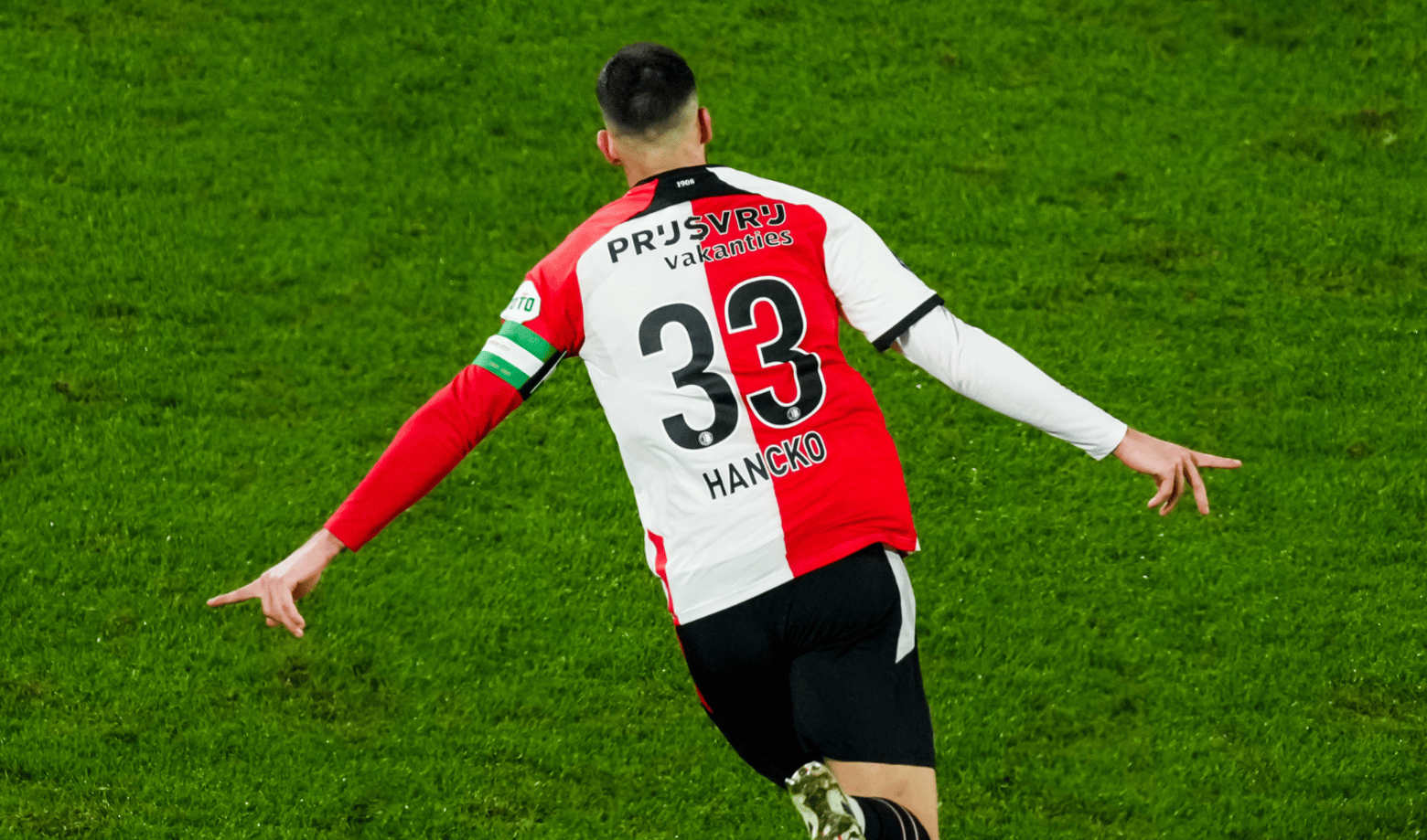 Hancko laat nieuwe scheenbeschermers maken en toont opnieuw liefde voor Feyenoord