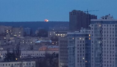 Rusland voert raketaanval uit op Kyiv, vlak voor ontmoeting Trump en Zelensky