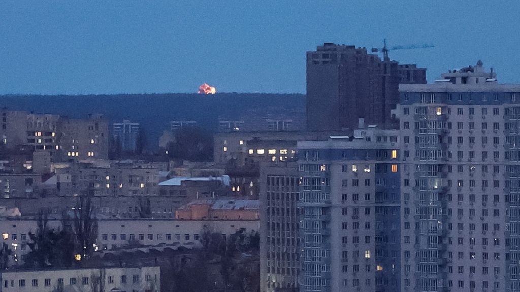 Rusland voert raketaanval uit op Kyiv, vlak voor ontmoeting Trump en Zelensky