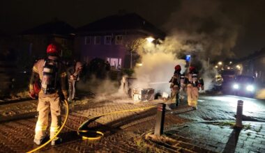 Opnieuw straatbranden in Amsterdamse Floradorp, politie en brandweer ter plaatse