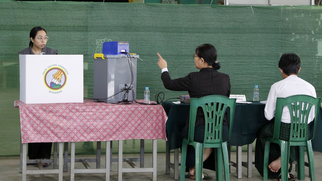 Myanmar begint aan door junta georganiseerde verkiezingen: 'Absurdistisch theater'