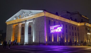 Rusland heropent gebombardeerd theater Marioepol in bezet Oekraïne