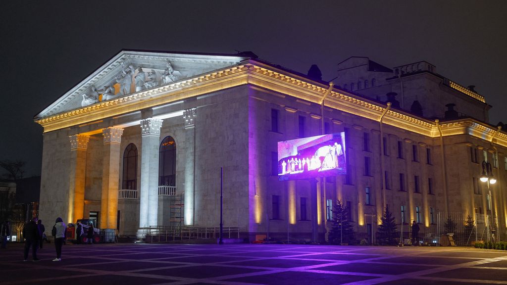 Rusland heropent gebombardeerd theater Marioepol in bezet Oekraïne