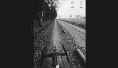 Brand en Van der Poel winnen in Loenhout, duel met Van Aert blijft uit door lekke band