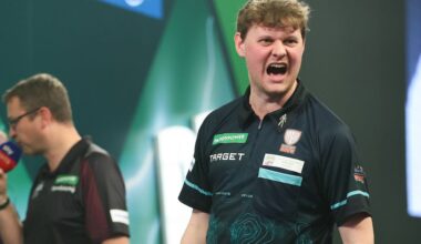Doets derde Nederlander in vierde ronde WK darts na knappe zege op Aspinall