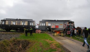 Museumtrein botst op tractor in Zeeland