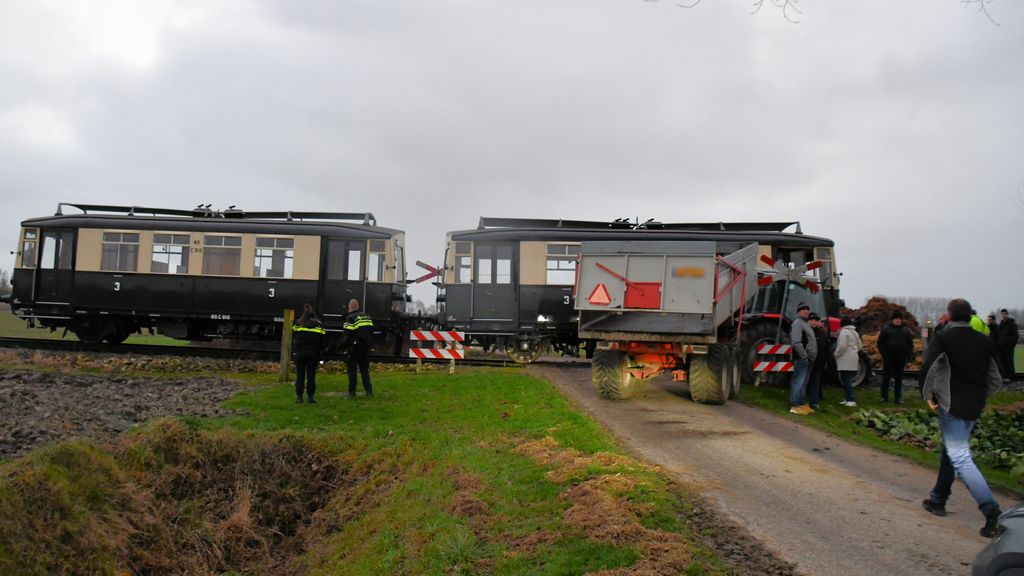 Museumtrein botst op tractor in Zeeland