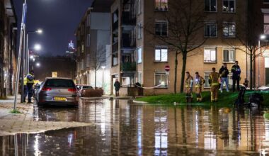 Straat vol met water door gesprongen leiding | Regenboogpad voor tweede keer in twee weken vernield