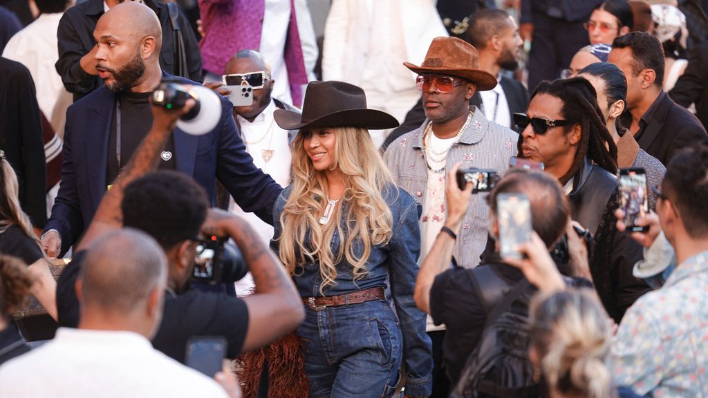 Beyoncé en haar man Jay-Z (rechts) in Parijs deze zomer