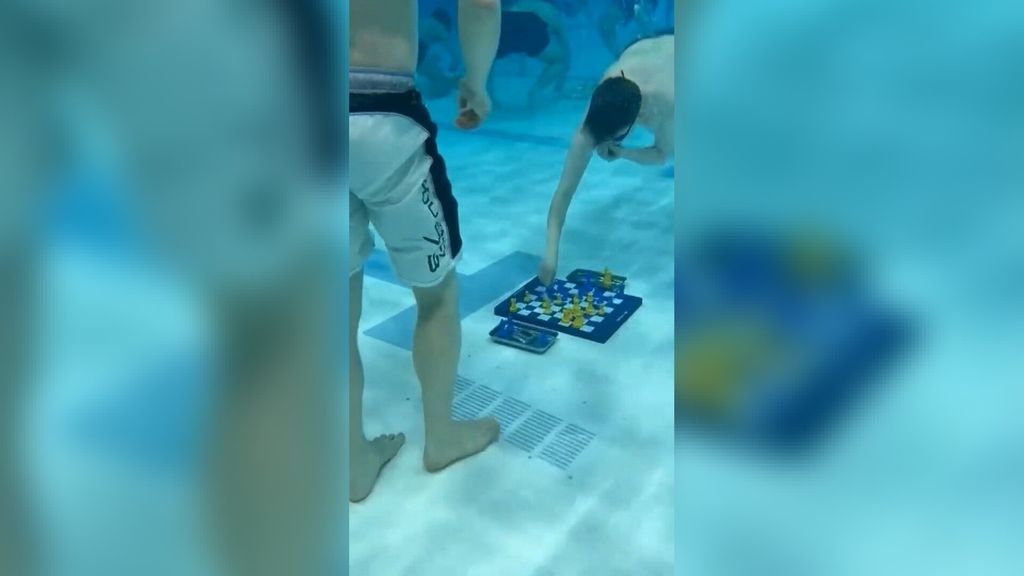 Huh? Dit WK schaken is onderwater