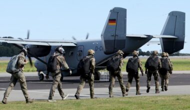 Duitse minister geschokt door berichten over wangedrag in parachutistenregiment