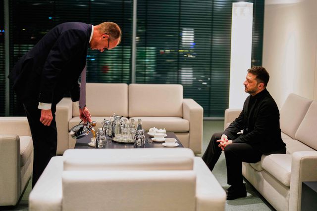 Merz ontving Zelensky in het Kanzleramt in Berlijn. De voortrekkersrol binnen Europa is nieuw voor Duitsland.