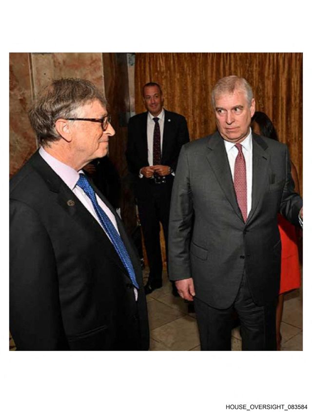 Op deze foto uit Epsteins collectie staat de voormalige Britse prins Andrew (rechts) samen met Bill Gates.