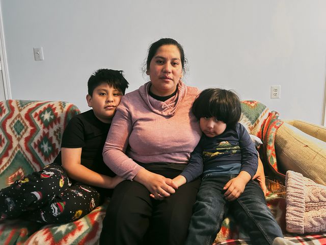 Lizeth Uviolia (30) met haar zoontjes