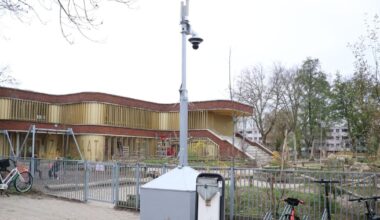 Na brandstichting en explosie staan er nu camera's bij deze school: 'Spijtig dat het nodig is' - Rijnmond