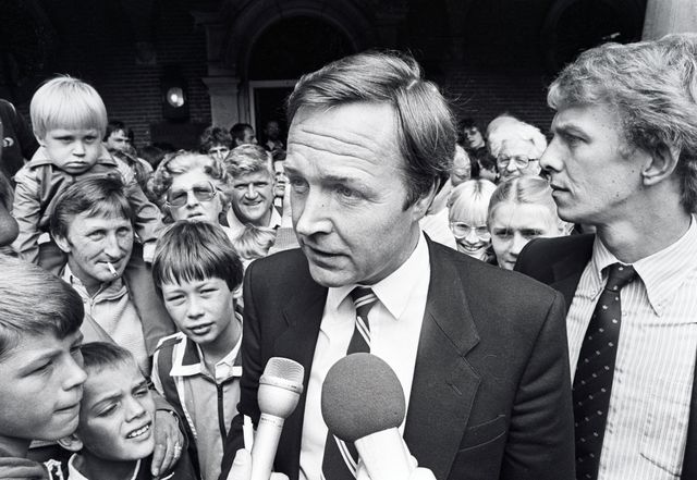 D66-leider Jan Terlouw op het Binnenhof tijdens de kabinetsformatie van 1981.