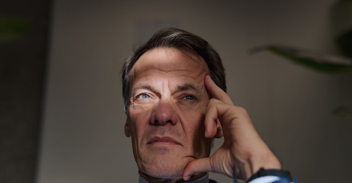 Tijs van den Brink: ‘Ik probeer de stropdas op maandag en vrijdag nog te vermijden’