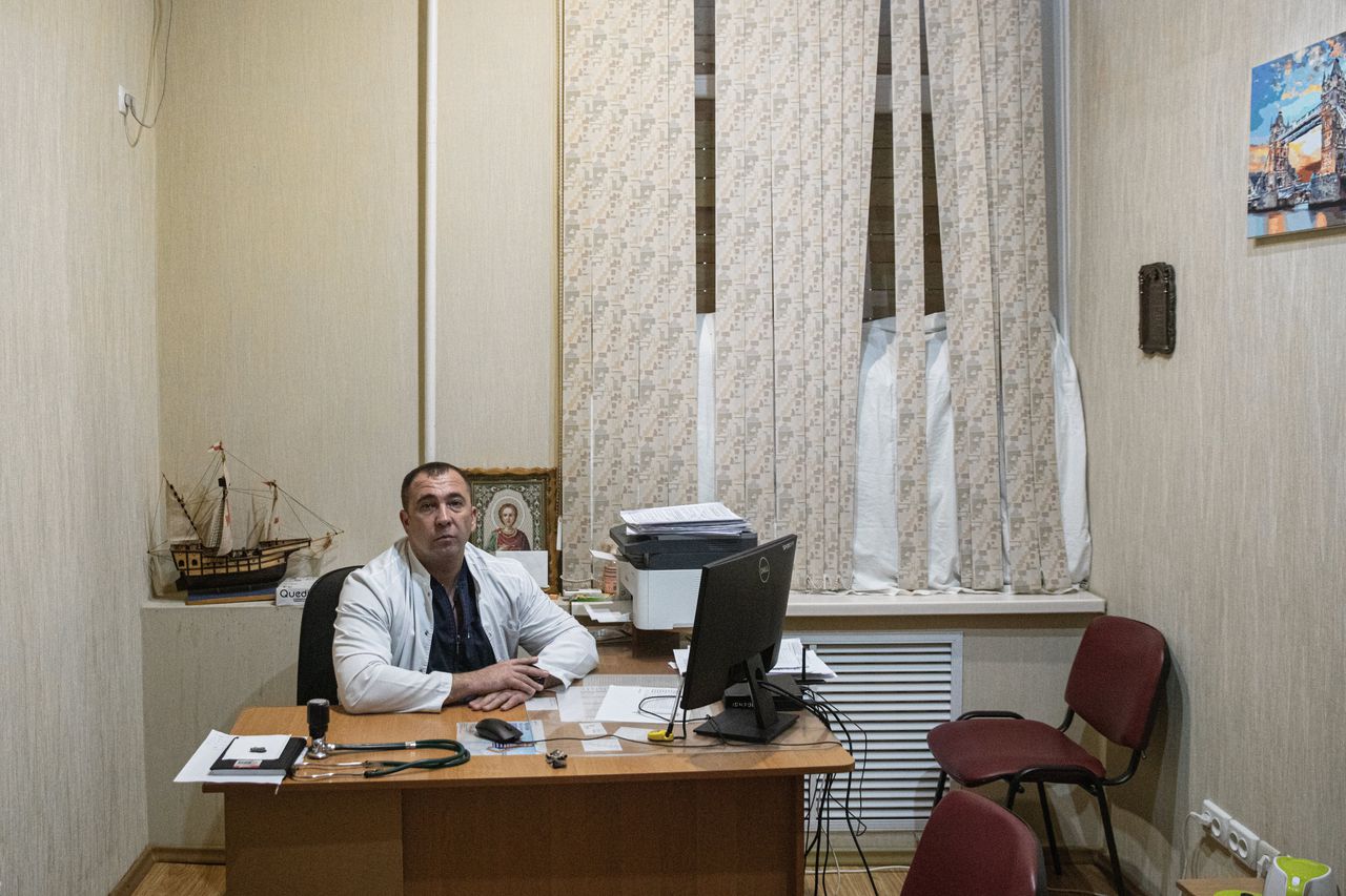 Vitali Chomoecha,  hoofd van de afdeling traumatologie van het ziekenhuis van Cherson.