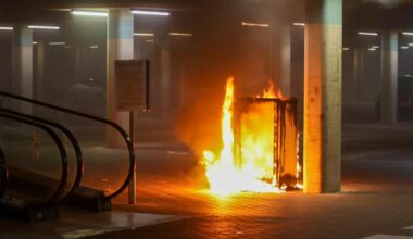 Onrustige avond in Asser wijk Kloosterveen, brandweer blust meerdere brandjes