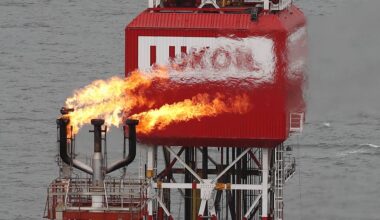 Oekraïense drones raken boorplatform van Lukoil, Rusland valt weer haven in Odesa aan