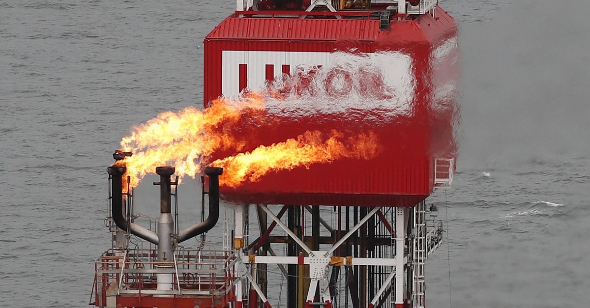 Oekraïense drones raken boorplatform van Lukoil, Rusland valt weer haven in Odesa aan