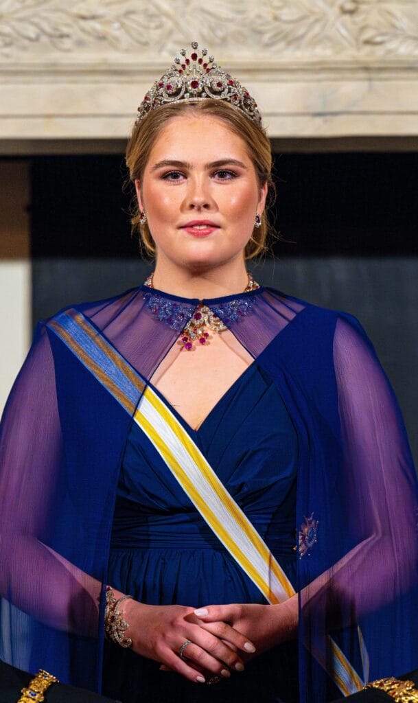 2024 amalia staatsbanket spanje blauw tiara anp