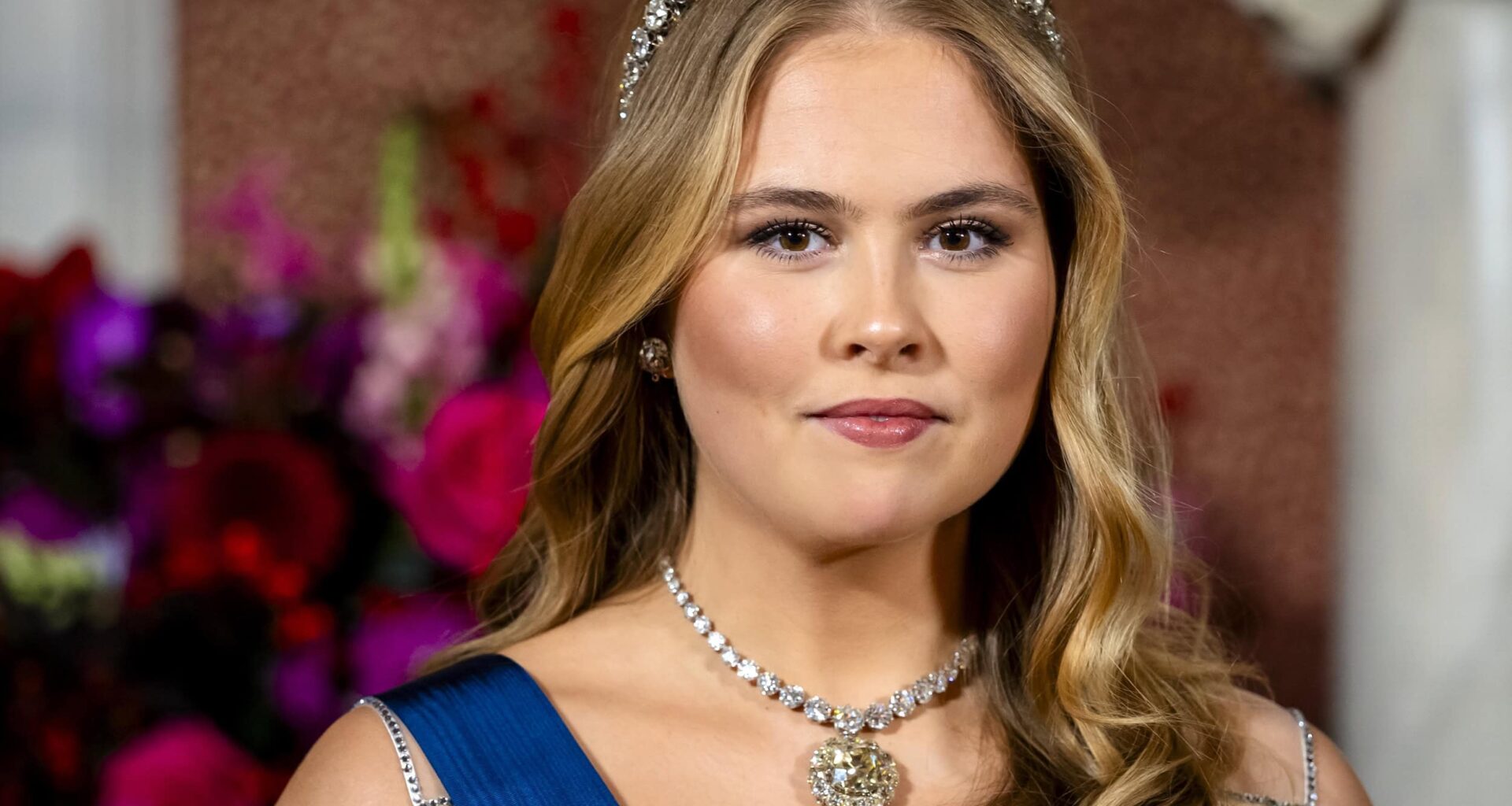 2025 amalia staatsbanket finland creme tiara anp