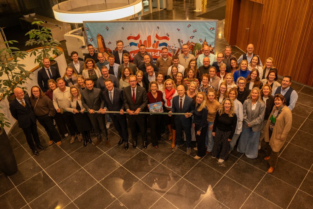 Delegatie haalt Koningsdag op uit Doetinchem: "No is it Keningsdei!"