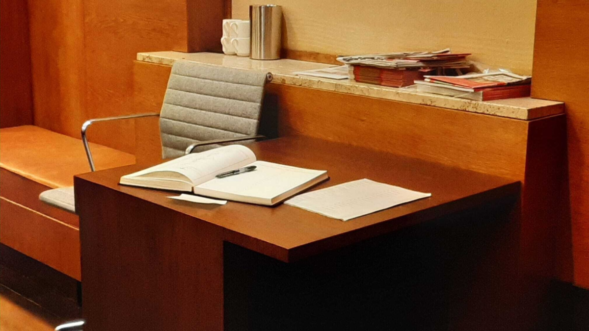 20251209 Gemeenteraad Enschede aanwezigheid boek