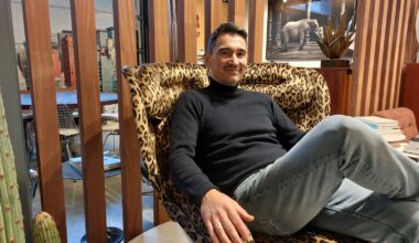 Stukken van Mensen-gezicht Yves Chung opent vernieuwde designshowroom in Herentals