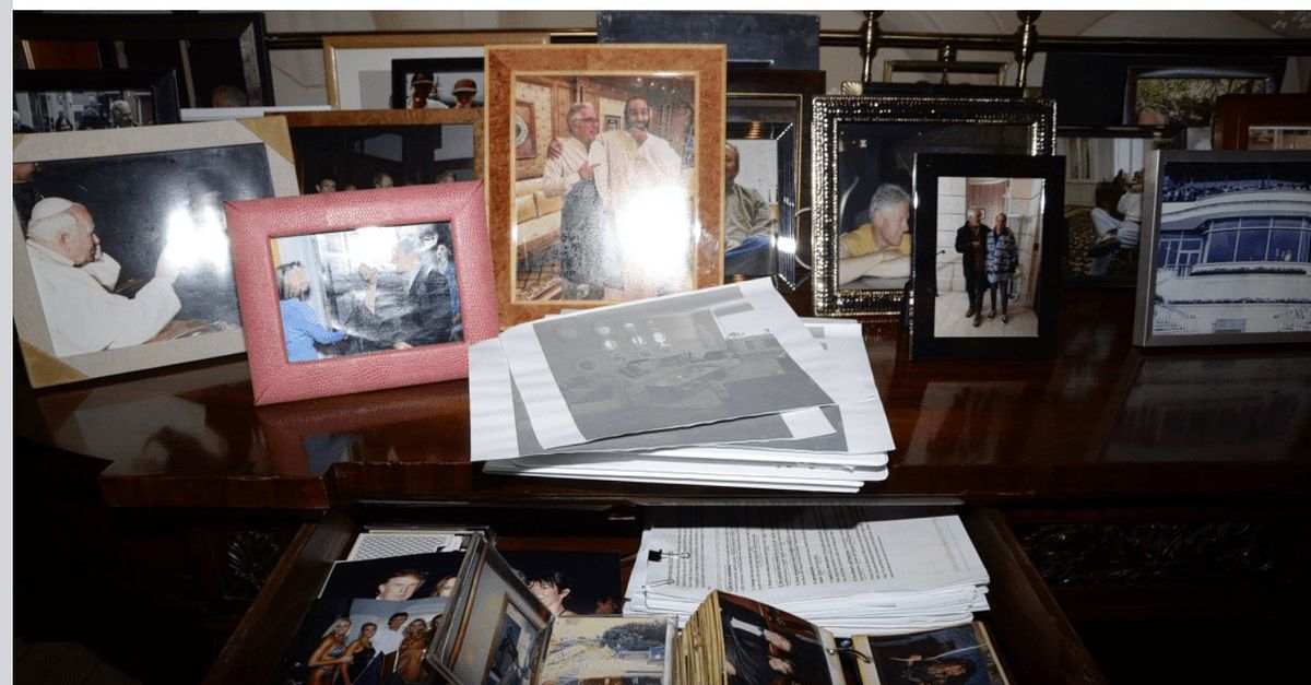 Amerikaans ministerie van Justitie plaatst foto van Trump uit Epstein-dossier ‘na nadere inspectie’ toch weer online