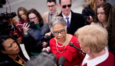 Democratisch politica Joyce Beatty klaagt Trump aan voor toevoegen naam aan Kennedy Center