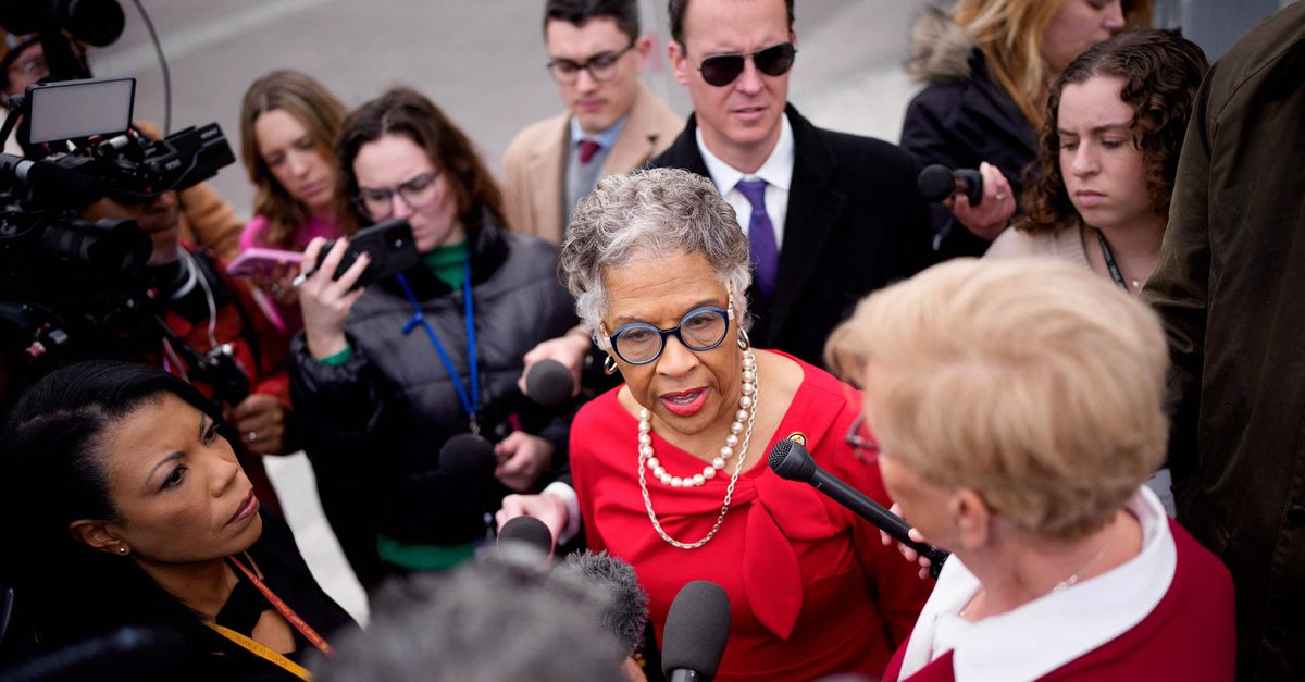 Democratisch politica Joyce Beatty klaagt Trump aan voor toevoegen naam aan Kennedy Center