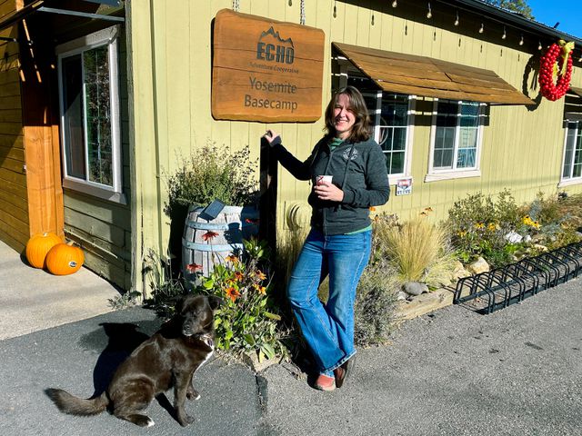 Elisabeth Barton, eigenaar van een kampeerwinkel met drie vakantiehuisjes, ziet al minder internationale reizigers komen.