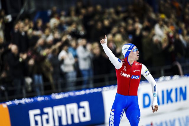 Stijn van de Bunt won verrassend de 5.000 meter op het OKT in Thialf. „Ik denk niet dat ik al besef dat ik me geplaatst heb voor de Spelen.”