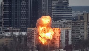 Grootschalige raketaanval op Kyiv, vlak voor overleg Zelensky en Trump