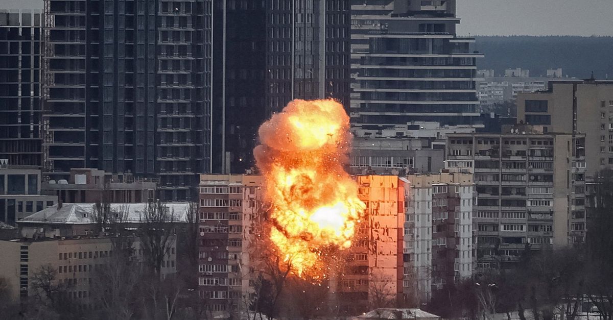 Grootschalige raketaanval op Kyiv, vlak voor overleg Zelensky en Trump