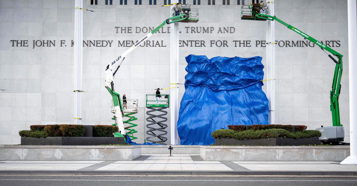 Bestuurder Kennedy Center dreigt met rechtszaak tegen artiest die weigerde op te treden na naamswijziging Trump