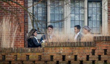 Dilan Yesilgoz (VVD), Henri Bontenbal (CDA), Rob Jetten (D66) en informateur Rianne Letschert op landgoed De Zwaluwenberg