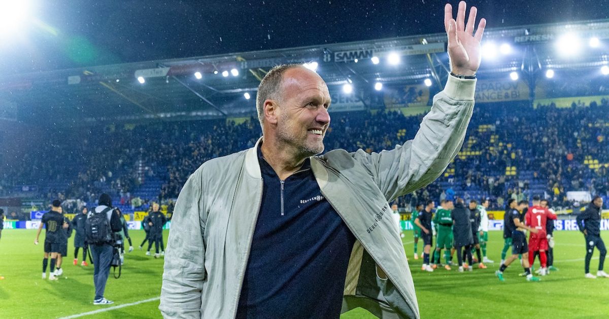 De kogel is door de kerk: Dick Lukkien langer hoofdtrainer bij FC Groningen