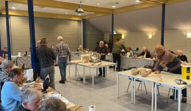 Sellingers koesteren hun traditie: spekdikken bakken voor de kerk