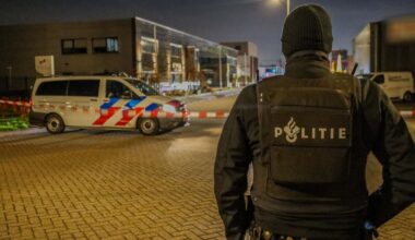 Honderden kilo's drugs en alarmpistolen gevonden bij inval in bedrijfspand - Rijnmond