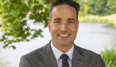 Burgemeester doet aangifte na doodsbedreiging: 'Het was een privébericht' - Omroep West