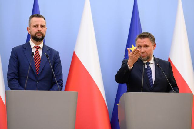 Op een persconferentie kort na de explosie op het spoor kondigde de Poolse regering aan tienduizend militairen in te zetten om kritieke infrastructuur te beveiligen.